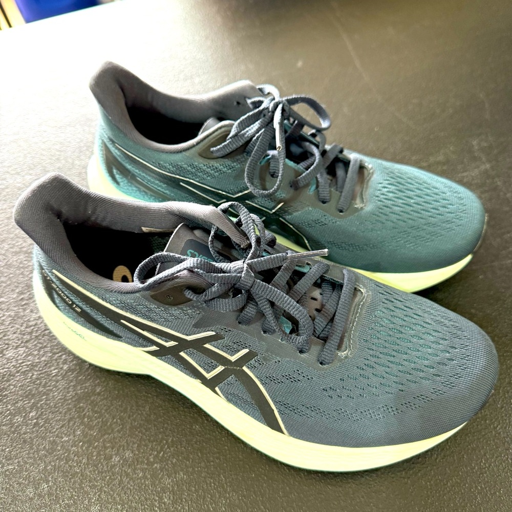 Oasis Sneakers